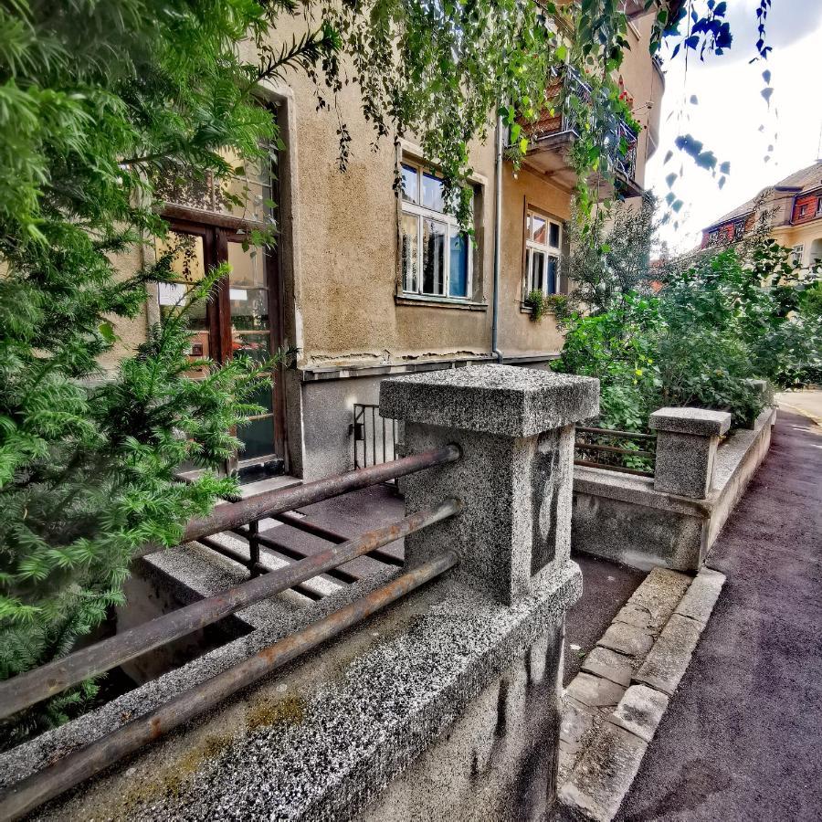 Cozyhome The Castle Apartment - Spacious, Quiet, High Ceiling Bratislava Exterior foto