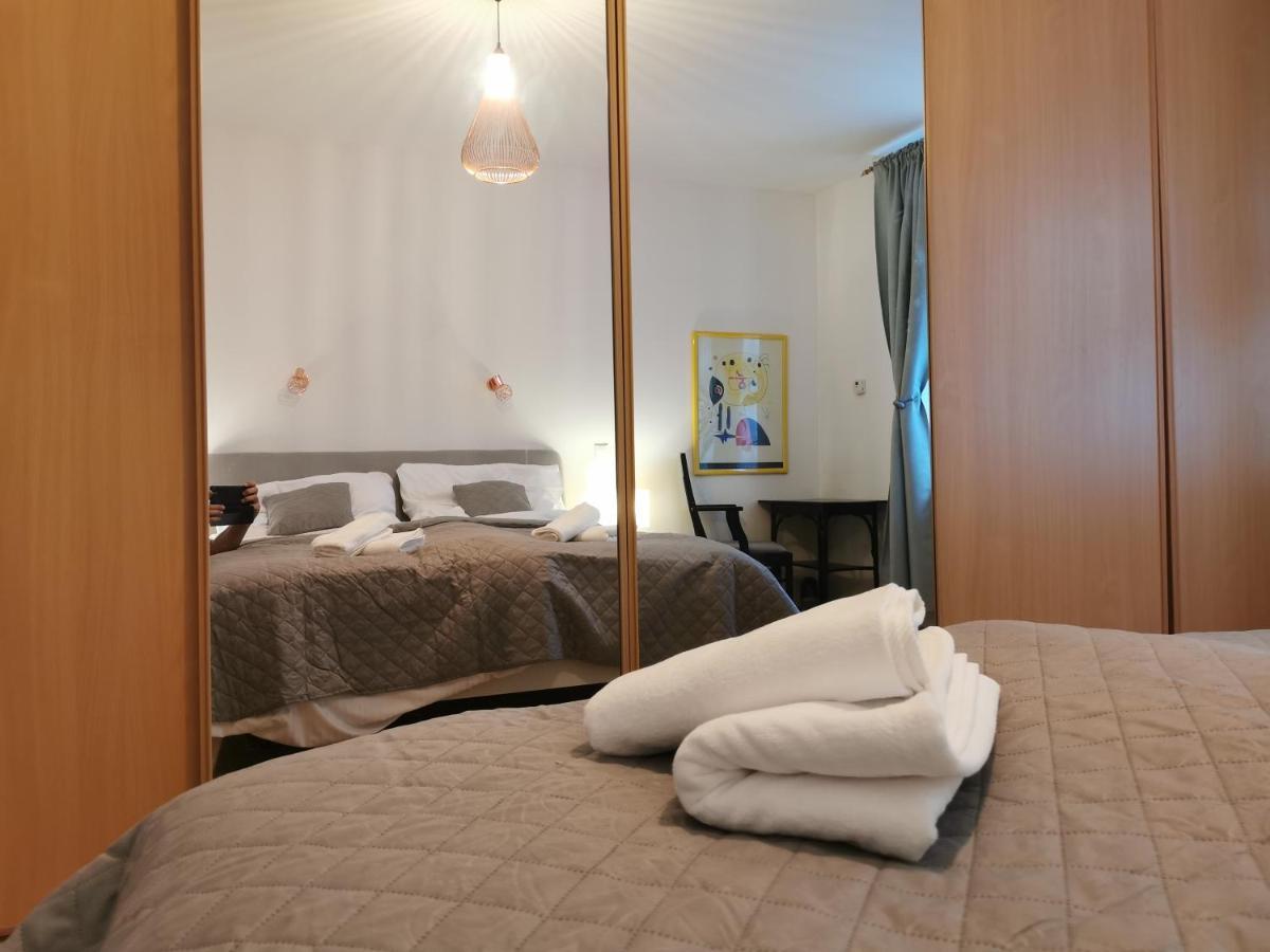 Cozyhome The Castle Apartment - Spacious, Quiet, High Ceiling Bratislava Exterior foto