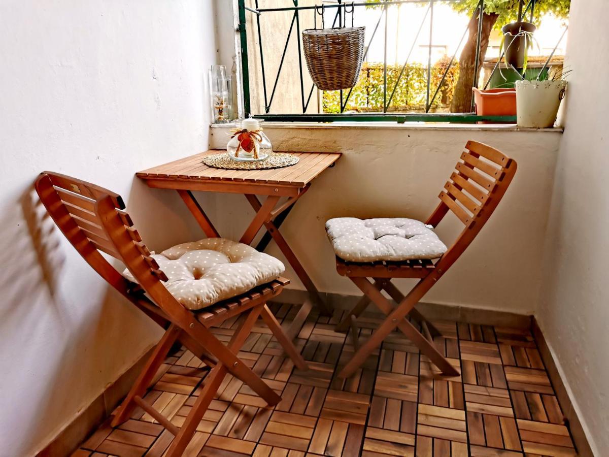 Cozyhome The Castle Apartment - Spacious, Quiet, High Ceiling Bratislava Exterior foto